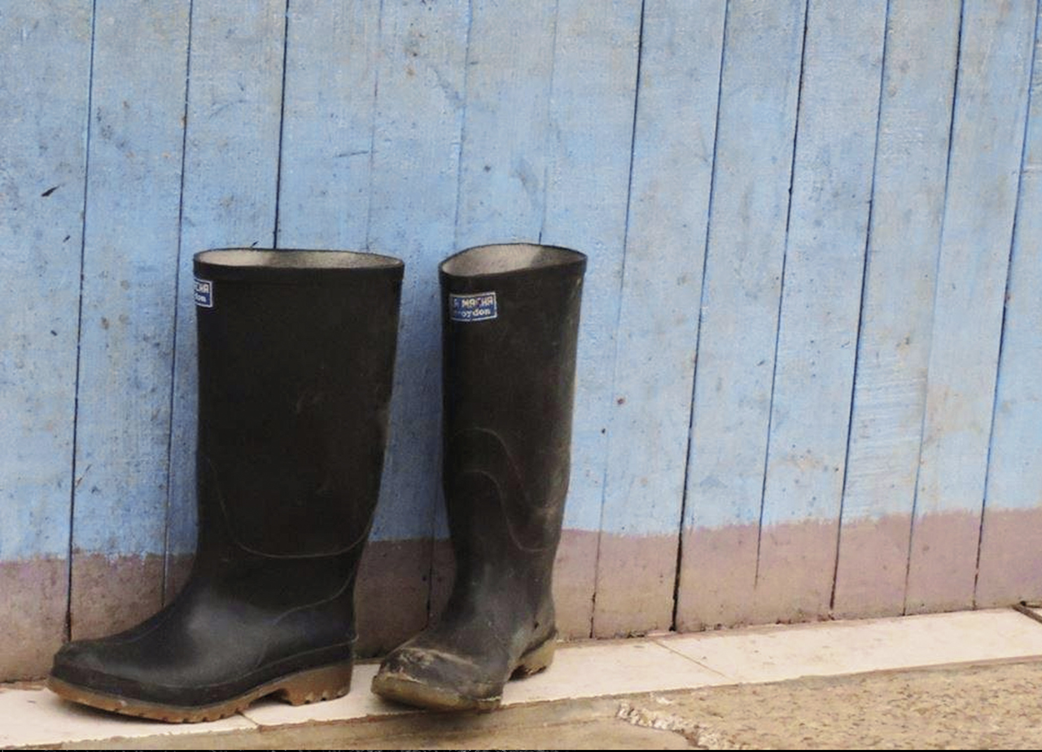 Botas de caucho con barro