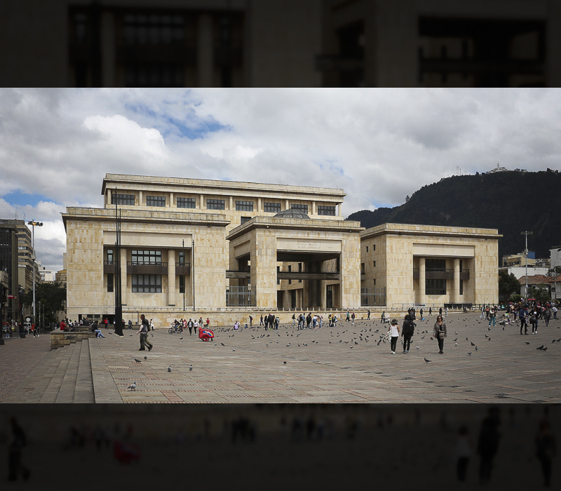 El Palacio de Justicia, ubicado en la Plaza de Bolívar, es la sede de las Altas Cortes de la rama judicial colombiana, entre ellas, la Corte Constitucional.