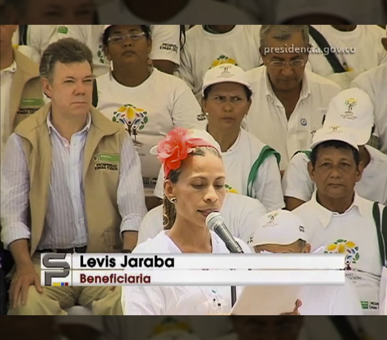 [Fotograma de video] Presidencia de la República, 2013, «En la Hacienda Santa Paula, Montería, se les devolvió las tierras a campesinos», Presidencia de la República - Colombia. 