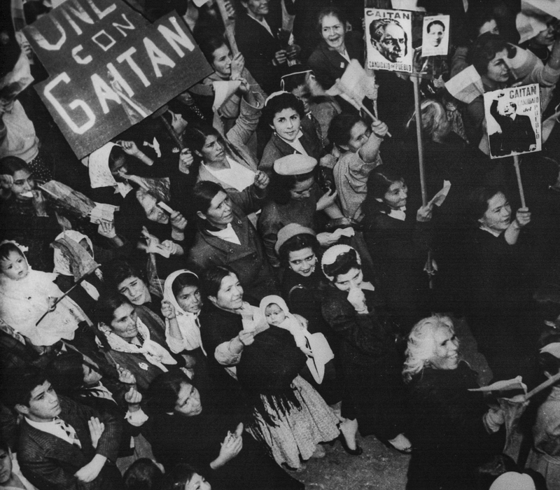 Mujeres en multitud