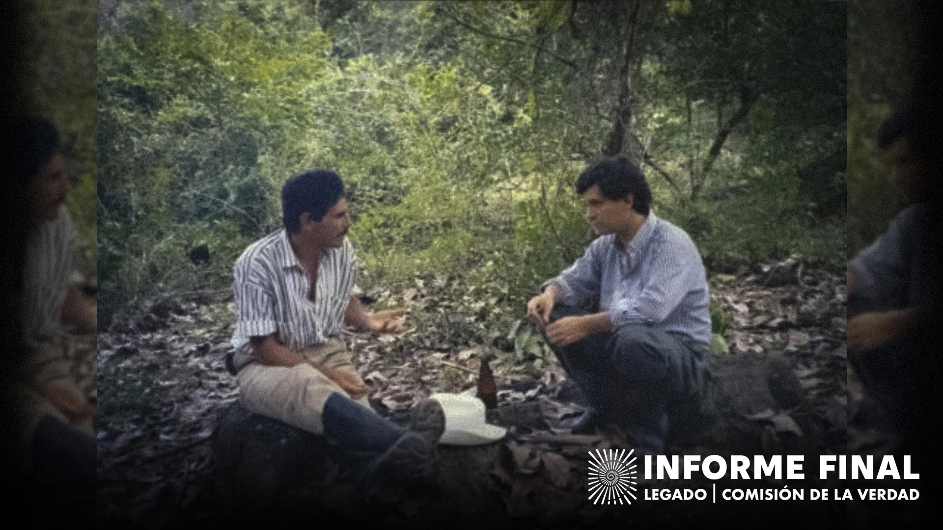 Rafael Pardo y Carlos Pizarro en el campamento de Santo Domingo 1989.