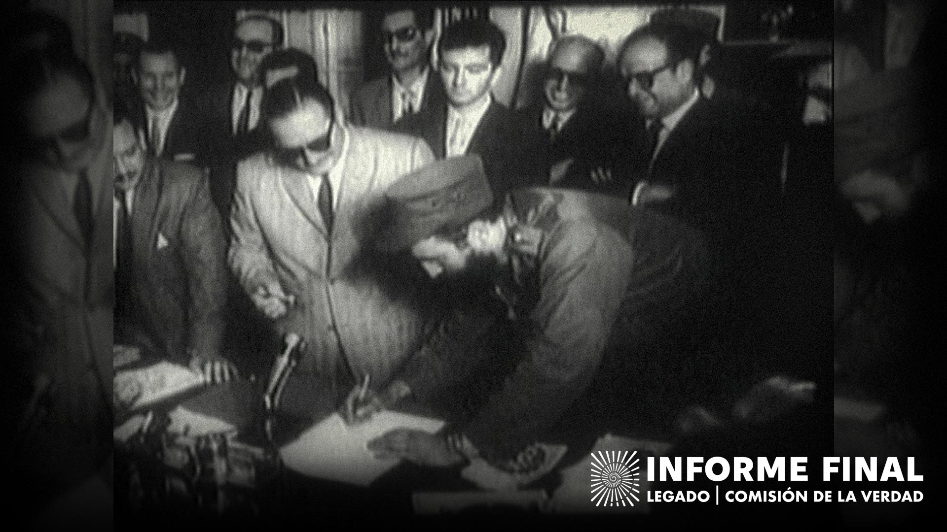 Fidel Castro firma como primer ministro de Cuba