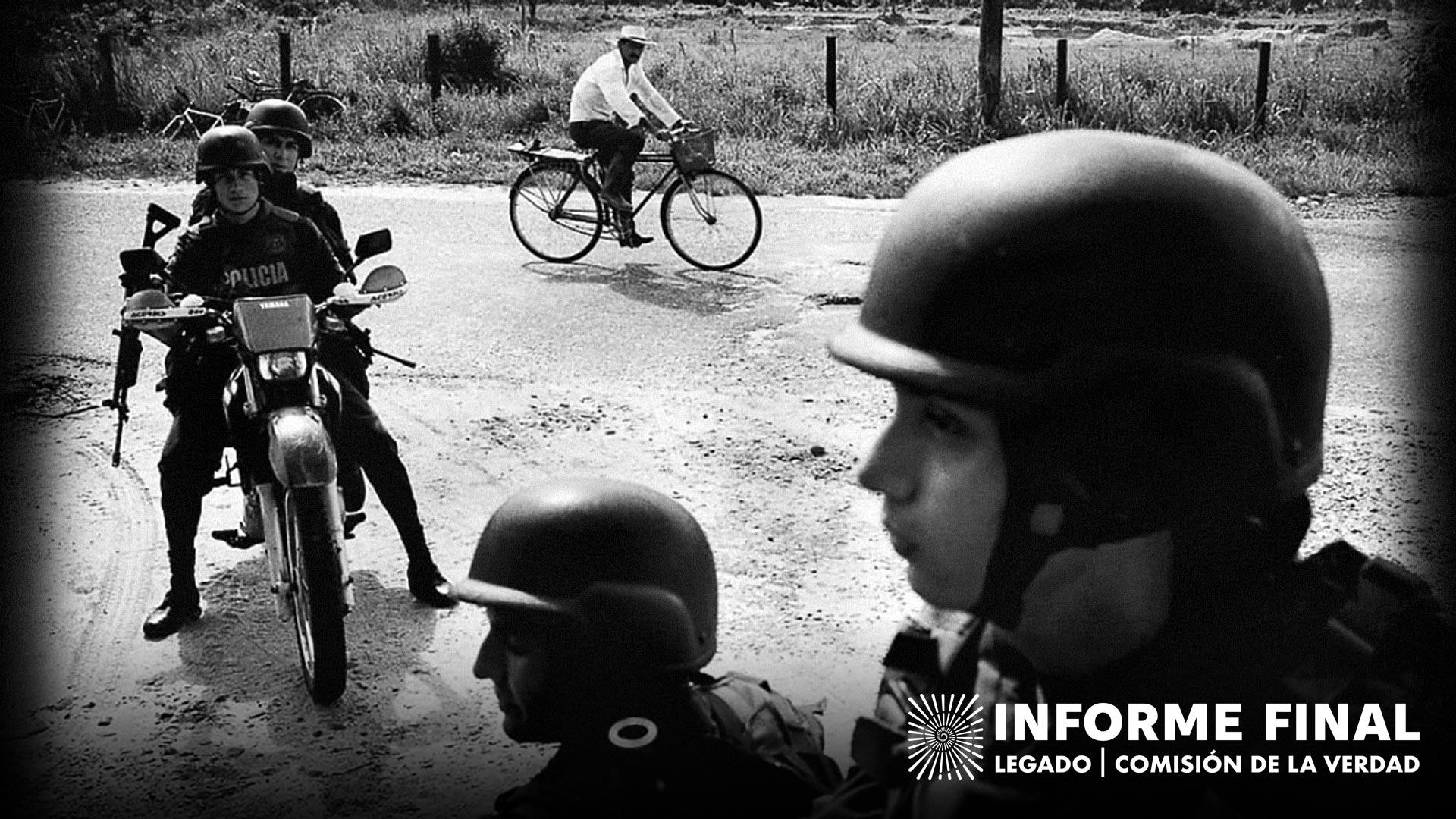 Crédito de la imagen: Emanuel, Héctor, 2003, sin código. «Patrulla de policía en Saravena, quizás el puesto más peligroso para los policías en Colombia. Saravena, Arauca».