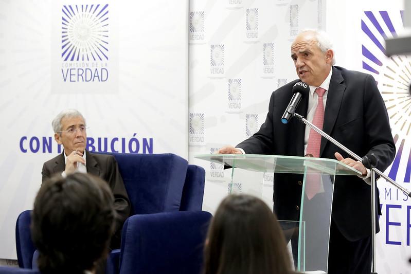 Francisco de Roux junto a Ernesto Samper 