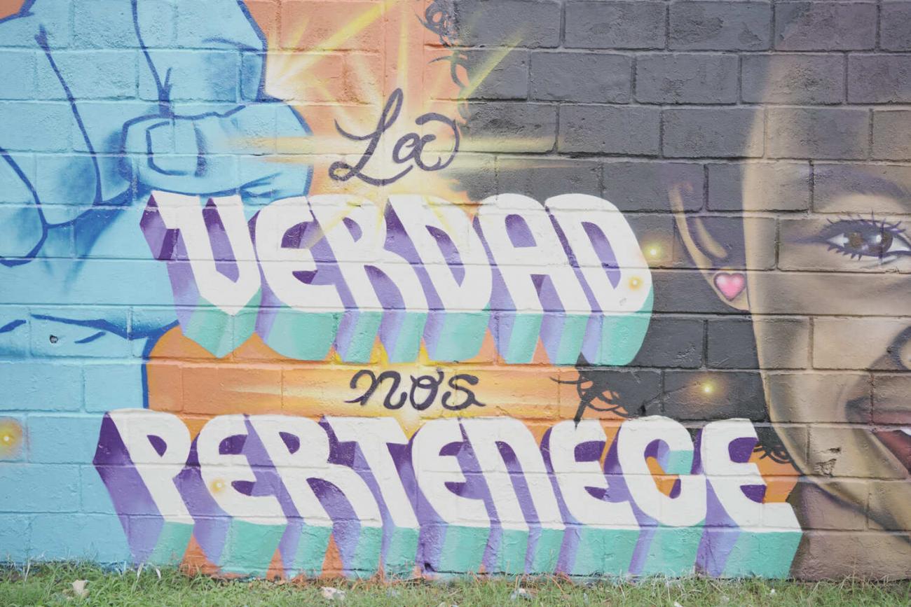 la verdad nos pertenece mural 