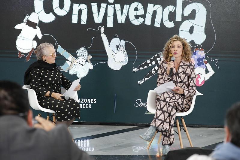 Lucía González presentando el gran acuerdo por la convivencia