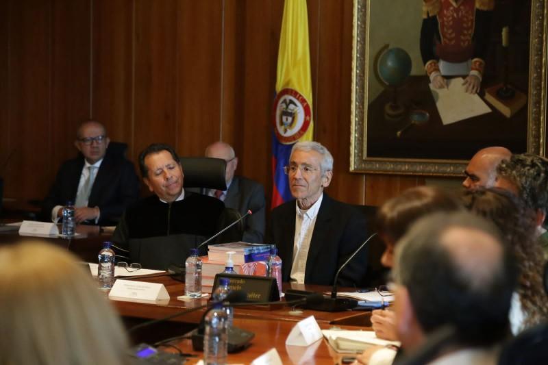 Francisco de Roux y magistrados en el Consejo de Estado 