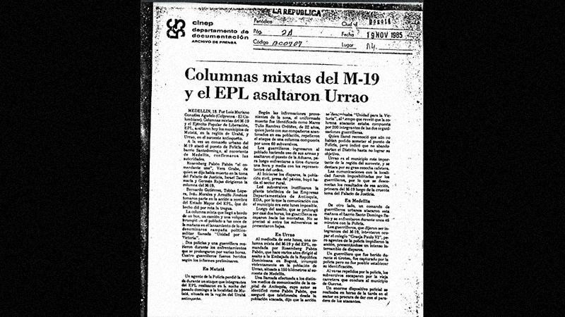 Fragmento antiguo de periódico con titular: “Columnas mixtas del M-19 y el EPL asaltaron Urrao”